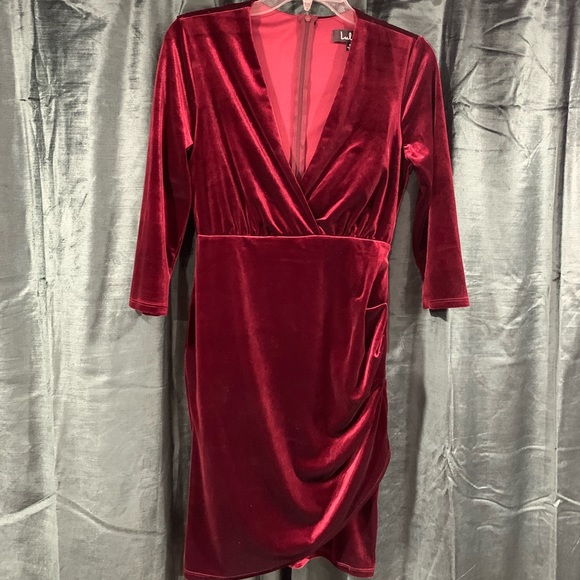 Burgundy Velvet Bodycon Dress - Picture 2 of 8